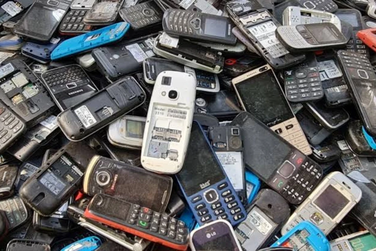 Telefoanele vechi pot valora mai mult decât crezi. De ce au crescut prețurile dispozitivelor uzate