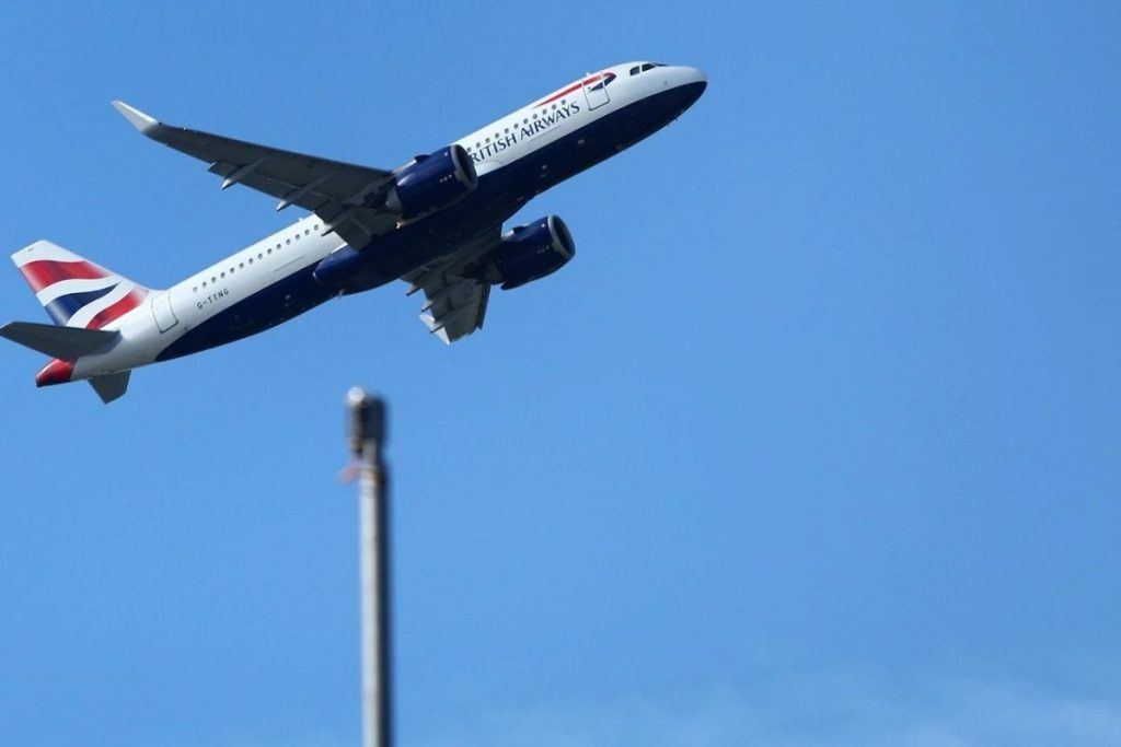 Alertă la bordul unui avion British Airways. Aeronava a transmis semnal de  alertă după o cădere bruscă de peste 8.000 de metri în doar șapte minute