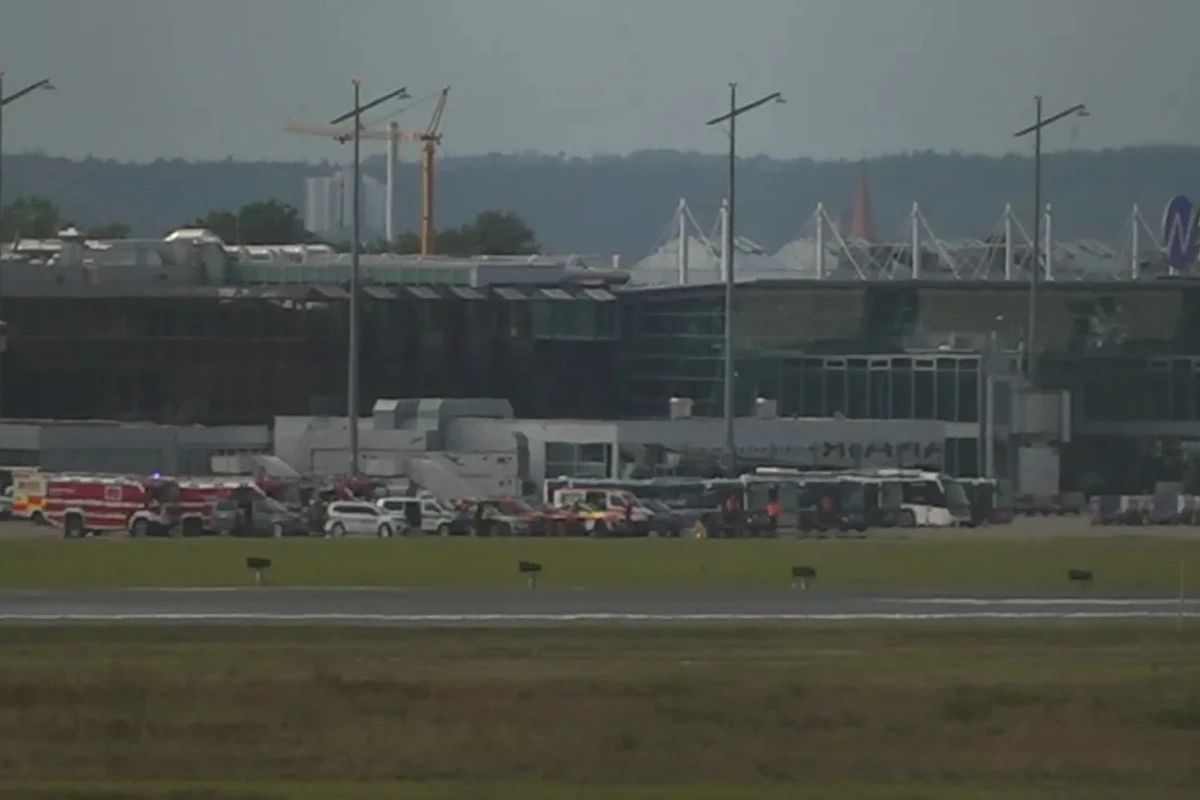 Zboruri suspendate pe aeroportul din Nürnberg, după o urgență aviatică. Alertă și după apariția unei posibile drone