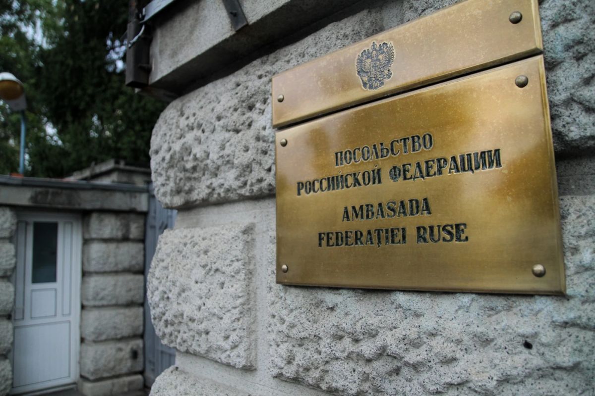 Ambasadorul Rusiei, convocat la MAE după incendiul de la Carfil Brașov. România acuză un sabotaj coordonat de Moscova