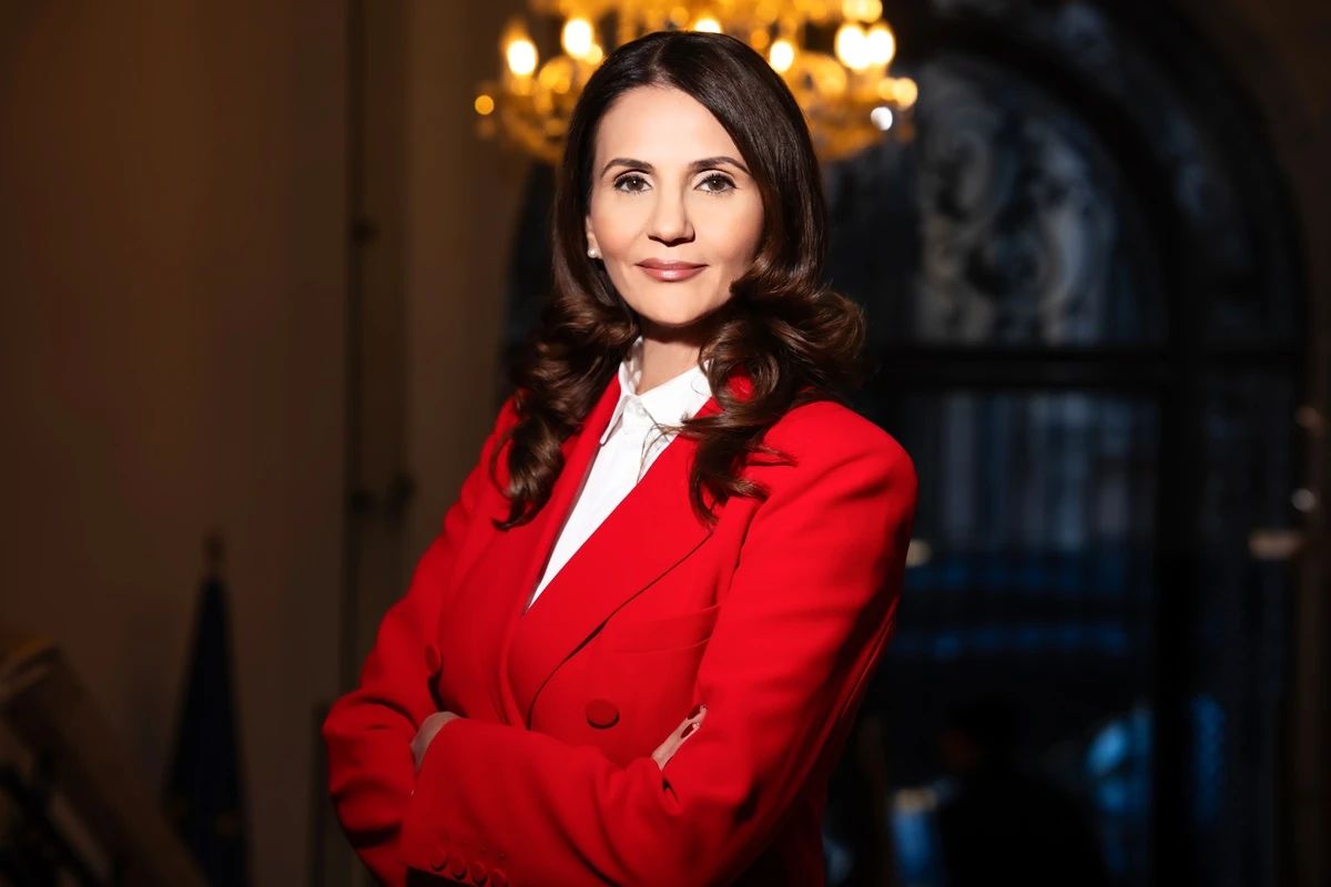 Anca Alexandrescu: „AUR a ratat șansa de a ajunge la guvernare. Să-l văd pe Simion cum face opoziție cu Bolojan și Friț,”