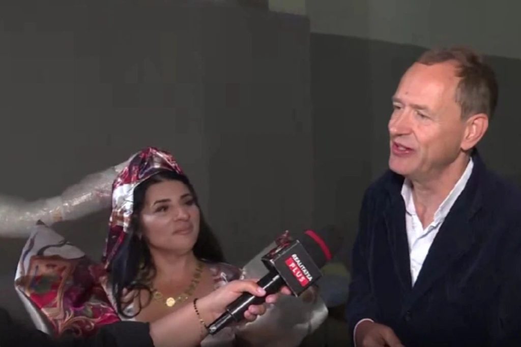 Expoziție inedită în București: lucrări alese de o vrăjitoare. „The promise”, artă contemporană și ritual la Casa Presei
