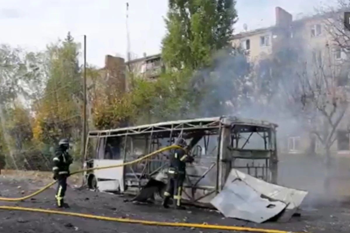 Masacru în estul Ucrainei. 33 de morți și 18 răniți după un atac rusesc asupra a două autobuze civile – VIDEO