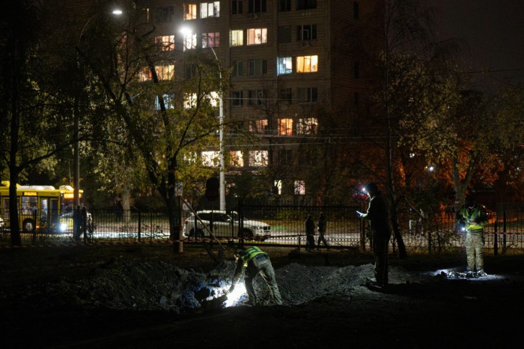 Atac rusesc cu rachete balistice asupra Kievului: un mort și 10 răniți, majoritatea studenți. O universitate a fost avariatăVIDEO