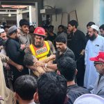 Cel puțin 27 de elevi și un profesor, morți după prăbușirea acoperișului unei școli, în Pakistan. Zeci de copii, prinși sub dărâmături VIDEO