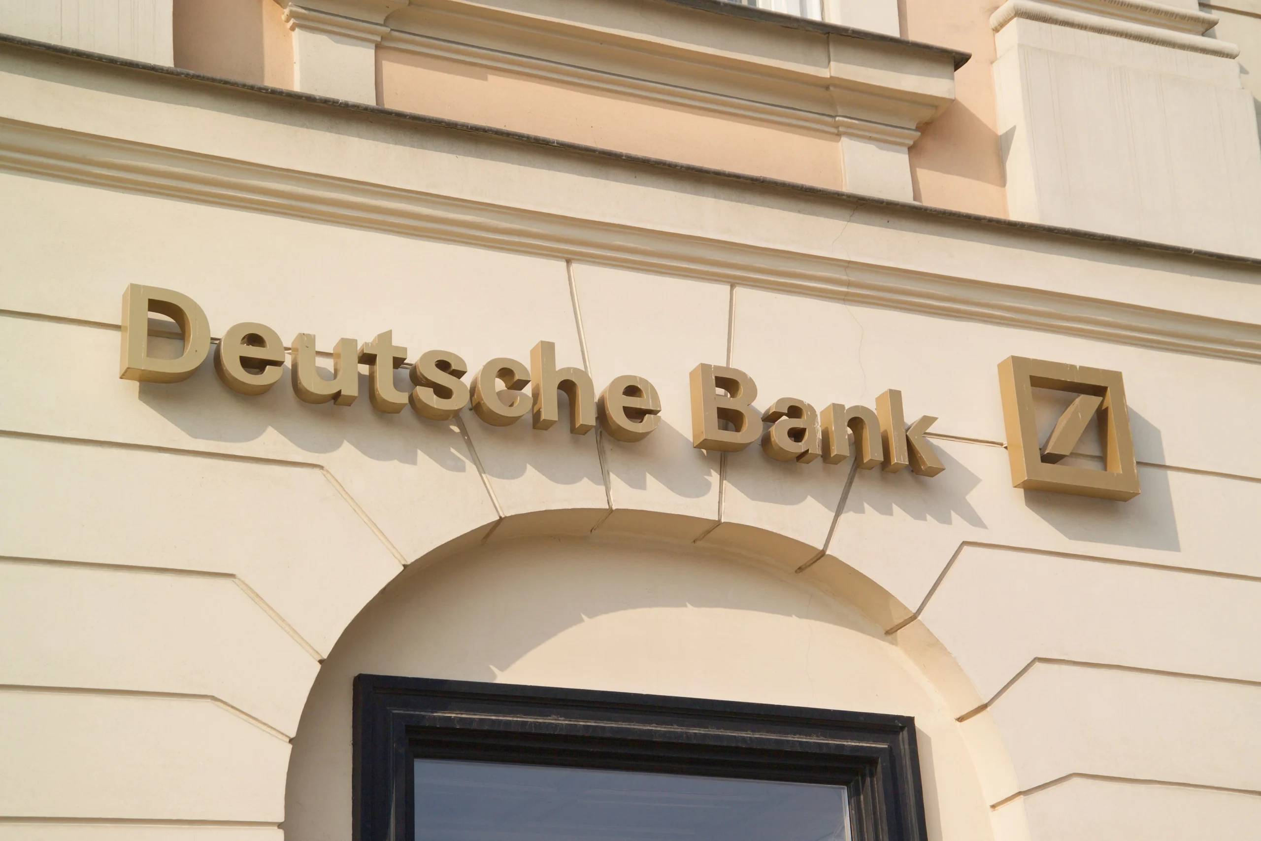 Șeful Deutsche Bank avertizează: ascensiunea AfD pune în pericol atractivitatea Germaniei pentru investitori