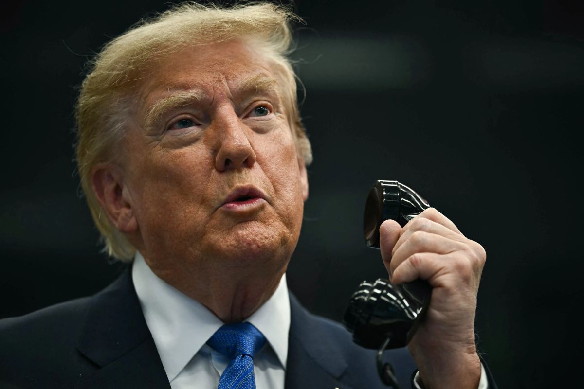 Donald Trump le promite câte 90 de dolari seniorilor americani, înainte de alegerile la jumătate de mandat