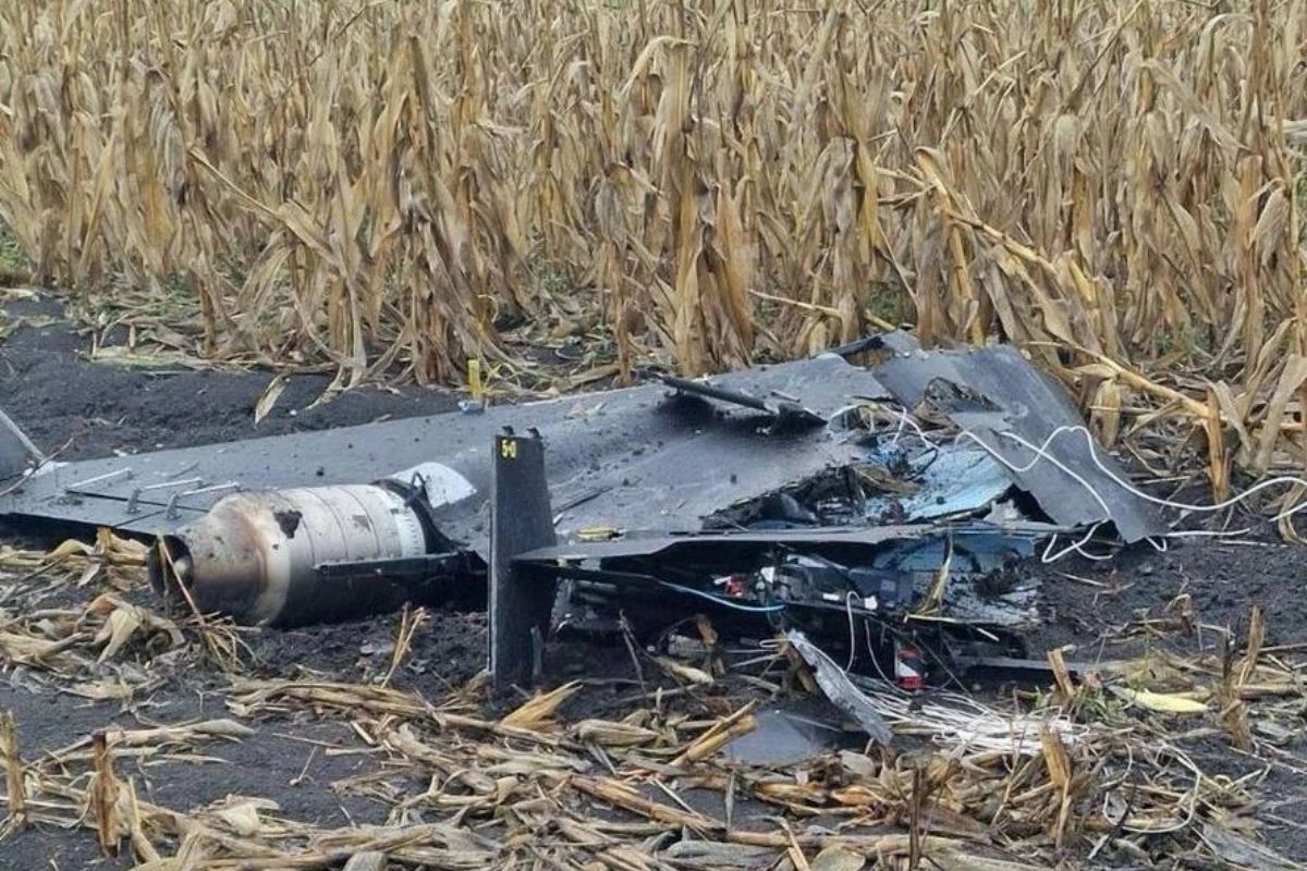 Alertă în Republica Moldova! O dronă rusească s-a prăbușit la doar 100 de metri de o casă.