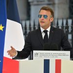 Guvernul francez, la un pas de a fi demis. Emmanuel Macron, în fața scenariului suspendării