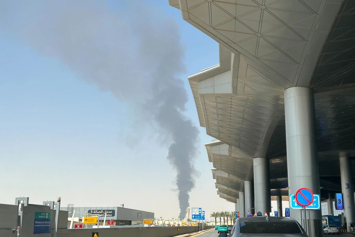Explozii puternice în Riad, capitala Arabiei Saudite, pe fondul atacurilor rebelilor huthi: o clădire a companiei petroliere Aramco, avariată