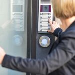 Româncă din Italia, condamnată după ce fiul de 9 ani a sunat la poliție pentru că nu putea intra în casă