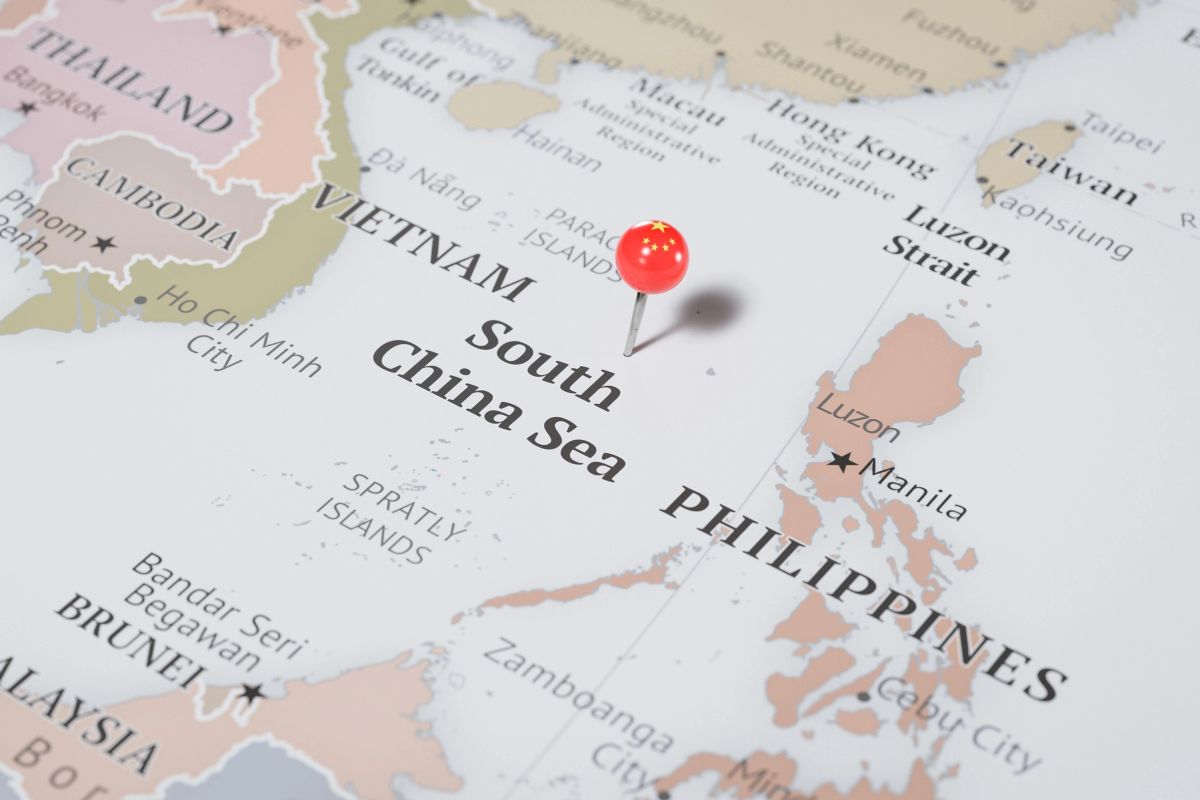 Tensiuni în Marea Chinei de Sud. Beijingul acuză SUA de incursiune ilegală în apele sale și trimite forțe navale