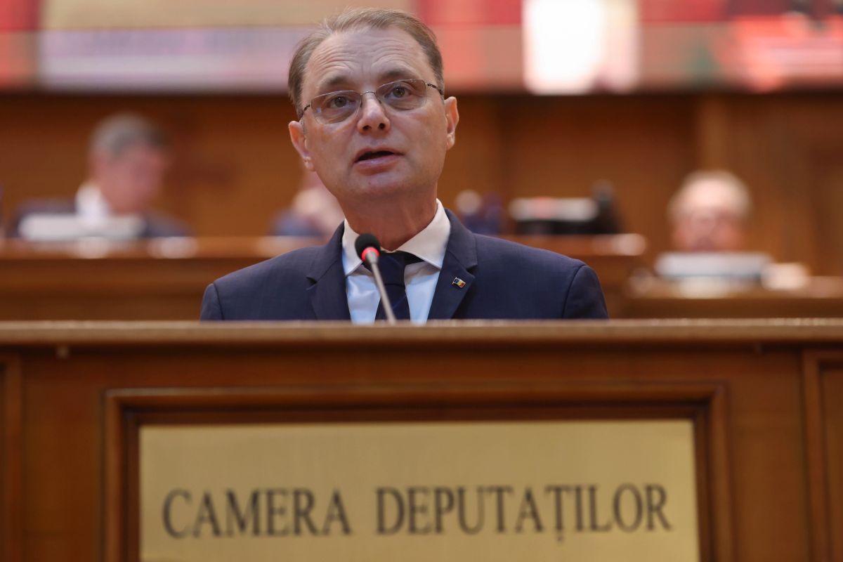 Luca Niculescu, mesaj din Parlament despre criza politică: „E ușor să pui etichete. E mai greu să găsești explicații”