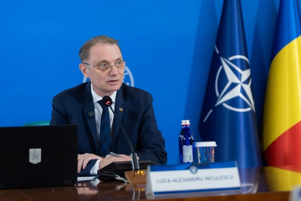 Luca Niculescu se întâlnește astăzi cu Mugur Isărescu și reprezentanții mediului de afaceri. Bugetul pe 2027, marea provocare