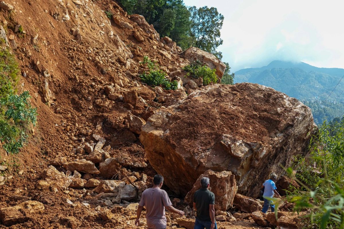 Inundații devastatoare în Nepal, după o alunecare de teren. Autoritățile cer evacuarea populației VIDEO