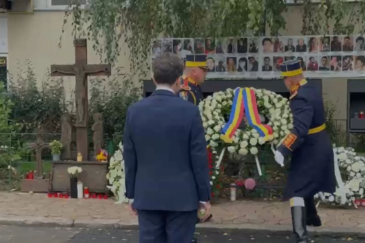 Nicuşor Dan, omagiu pentru victimele de la Colectiv, la 11 ani de la tragedie. Preşedintele a depus o coroană de flori -VIDEO