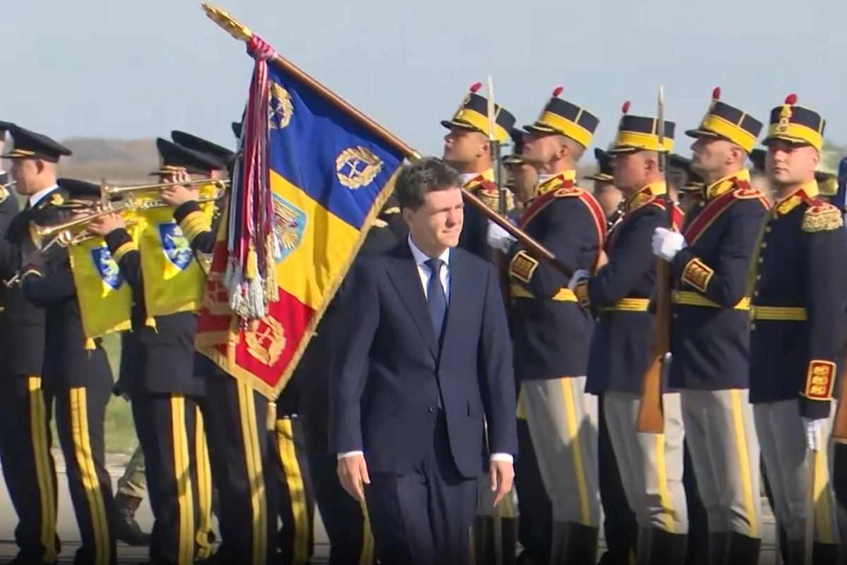 Nicușor Dan, de Ziua Armatei Române: ”Vom acţiona ferm pentru a descuraja şi dacă va fi cazul de a neutraliza orice ameninţare”
