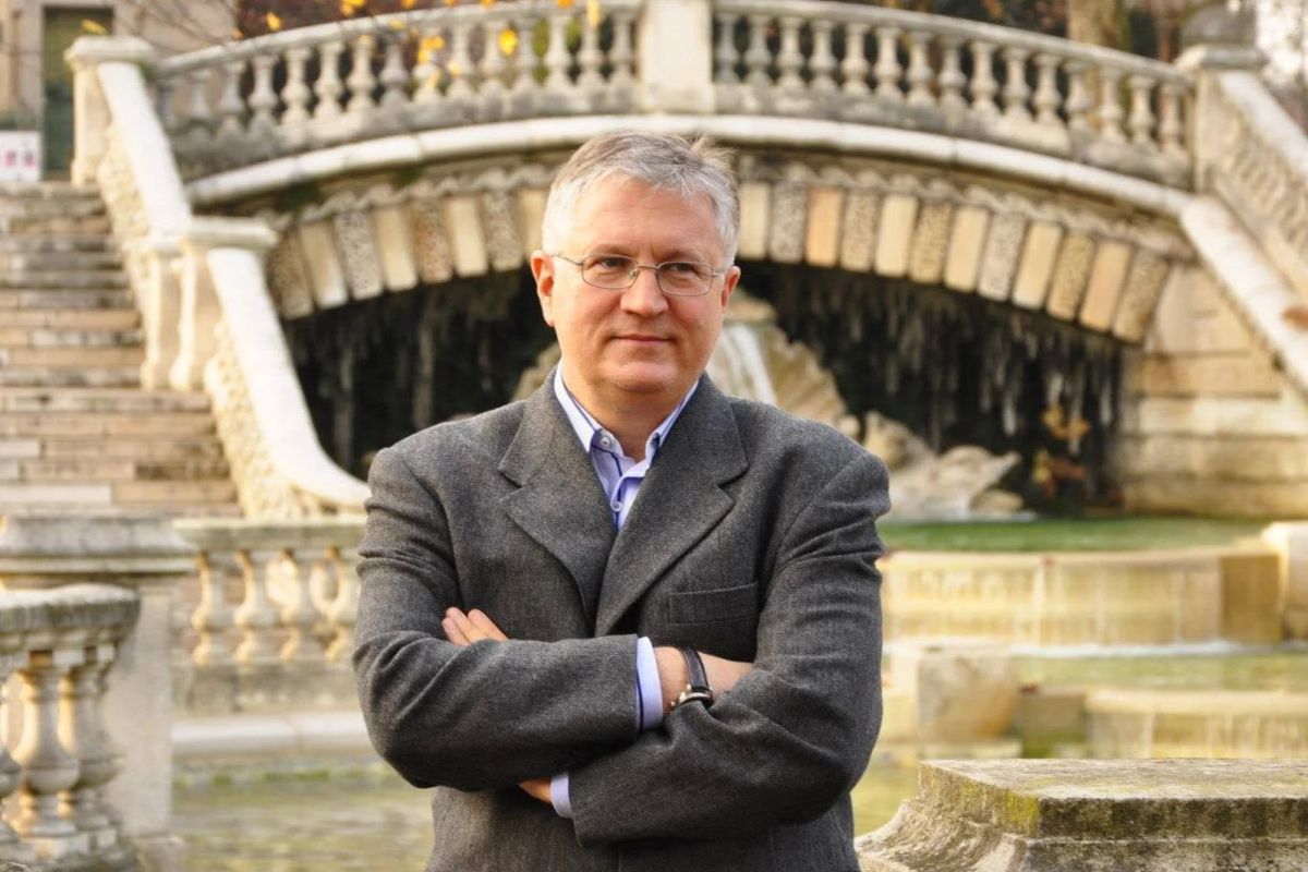 Oleg Ungureanu, rechemat din funcția de consul general la Lyon. Ar urma să fie numit șef al Cancelariei premierului