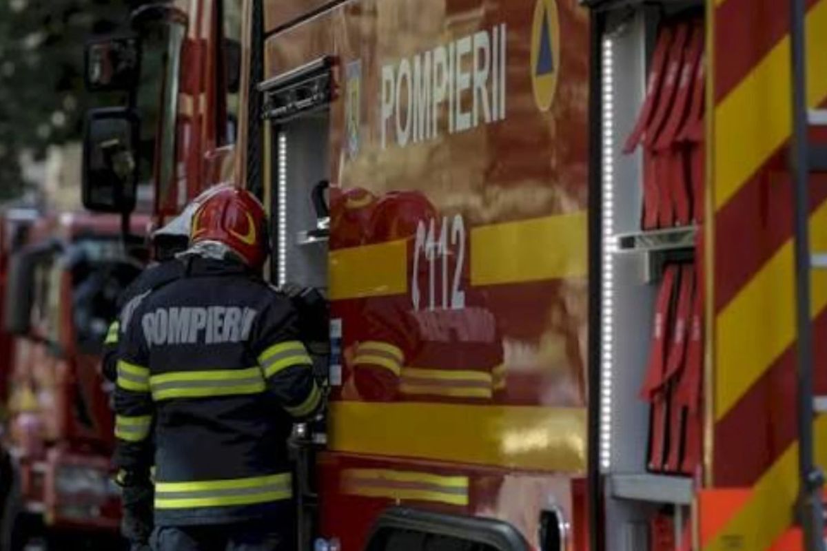 Incendiu la o școală din județul Neamț! Zeci de elevi și trei profesori s-au autoevacuat după ce un tablou electric a luat foc