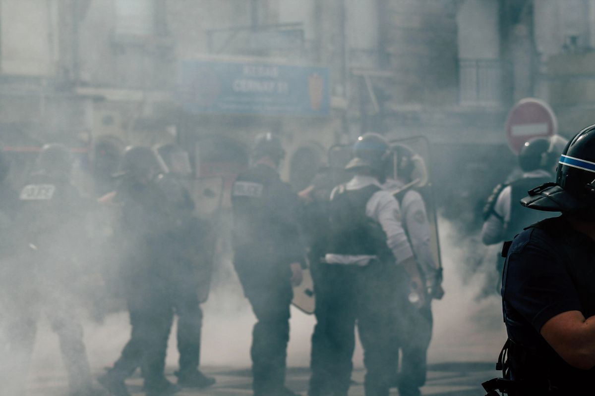 Alertă în Franța! 70.000 de polițiști și jandarmi, mobilizați pentru proteste. Drone, elicoptere și blindate, trimise pe străzi