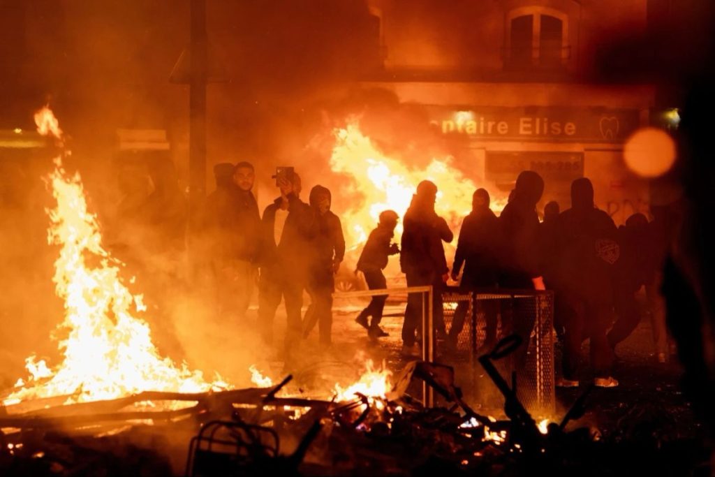 Franța în alertă maximă pentru weekend. Mobilizare fără precedent pentru a face față protestelor anunțate