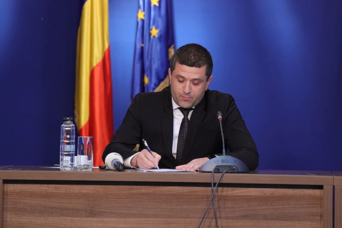 Radu Miruță, mesaj penibil la plecarea de la Apărare! În loc de bilanț, a prezentat mulțumiri pentru politicieni și propria soție