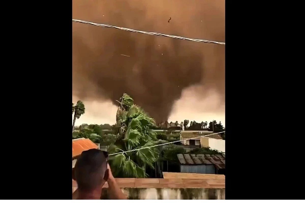 Scene de groază în Sicilia! Două tornade au distrus clădiri și au răsturnat mașini. Sute de elevi, evacuați dintr-o școală – VIDEO