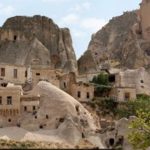 Doi morți și cinci răniți după prăbușirea unei formațiuni stâncoase în Cappadocia, Turcia. Ce a provocat alunecarea de teren VIDEO