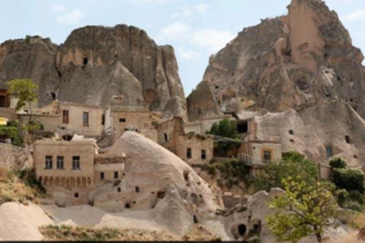 Doi morți și cinci răniți după prăbușirea unei formațiuni stâncoase în Cappadocia, Turcia. Ce a provocat alunecarea de teren VIDEO