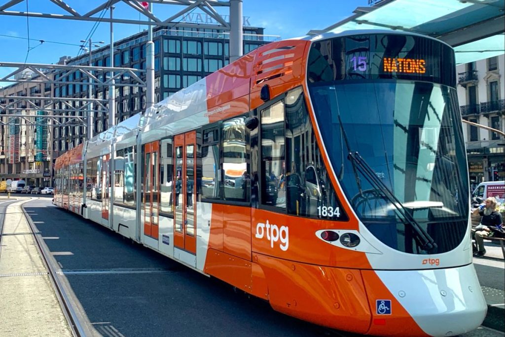 Linia de tramvai care leagă Elveția de Franța a fost extinsă. Trei stații noi, la Annemasse