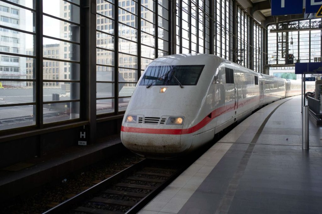 Trenuri de mare viteză între București, Budapesta și Sofia. Parlamentul European cere accelerarea proiectelor