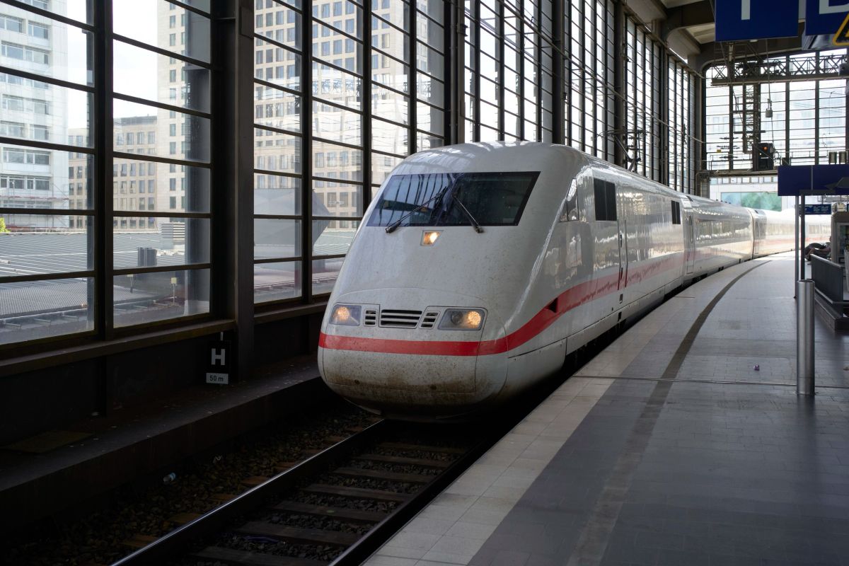 Trenuri de mare viteză între București, Budapesta și Sofia. Parlamentul European cere accelerarea proiectelor