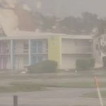 Uraganul Isaias a lovit sud-estul SUA și a provocat pene de curent uriașe. Rafale de până la 100 km/h VIDEO