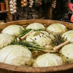 Varză murată la borcan, tocată sau întreagă. Rețeta simplă și câtă sare pui