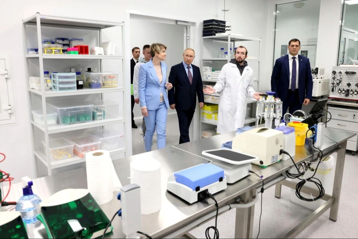 „Ciuma lui Putin” stârnește temeri. Decesul suspect într-un laborator din Siberia alimentează scenariile unui „nou COVID”. SUA urmărește cu atenție situația