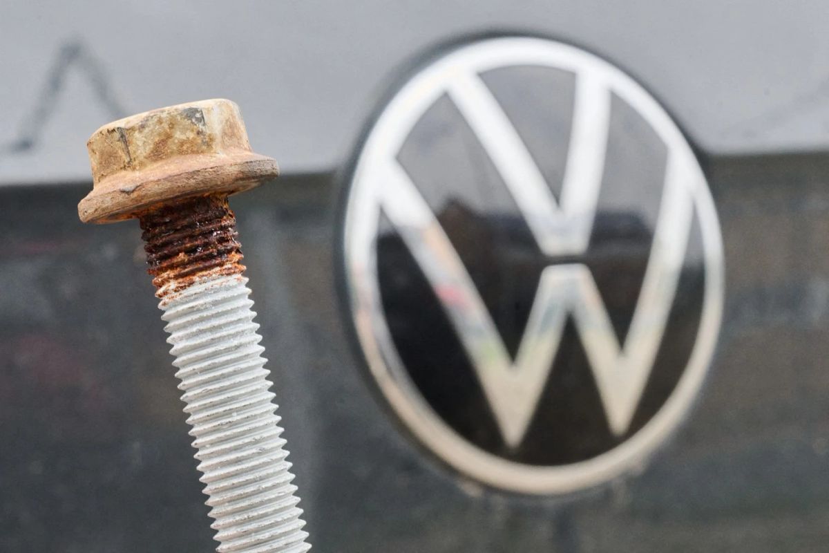 Măsuri disperate la Volkswagen. Gigantul auto pregătește înghețarea salariilor pentru 660.000 de angajați până în 2030. Bonusurile și beneficiile, în pericol