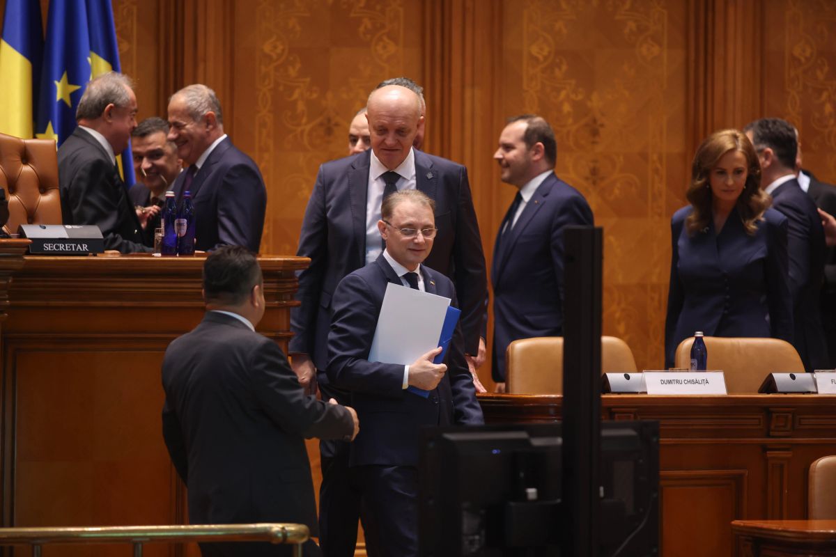 Guvernul Luca Niculescu a primit votul de învestitură, cu 280 de voturi „pentru”, după mai bine de 5 luni de interimat